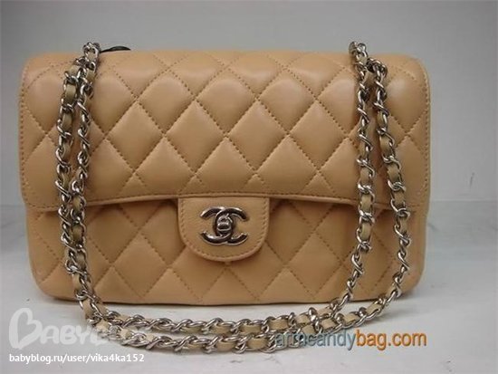 3) Сумка-клатч Chanel.