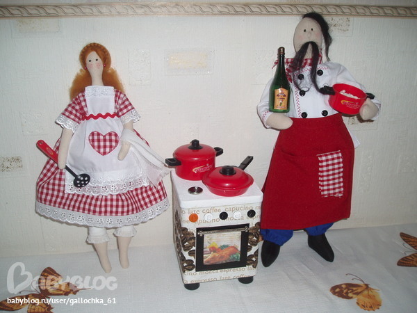 Женская связанная на спицах шапка с козырьком Женская связанная на спицах шапка с козырьком