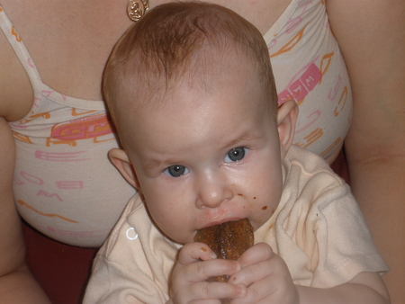 Хлеб для детей до года. Хлеб ребенку 9 месяцев. Хлеб для детей. Хлеб для 10 месячного ребенка. Хлеб малышам со скольки месяцев.