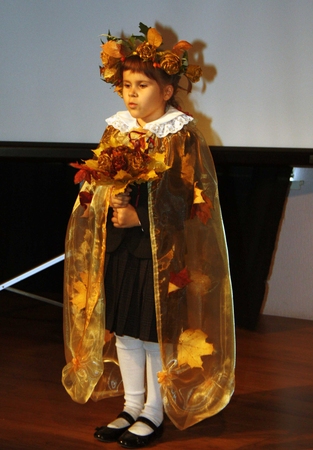 Платья и костюмы на осенний бал ребёнку своими руками | Активная мама