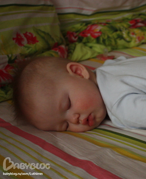 Сегодня моей дочке исполнился 1 год.