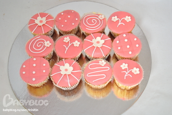 Капкейки бело-розовые