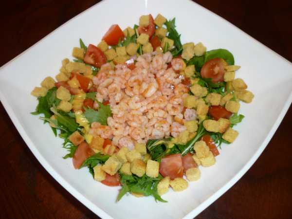 Тёплый салат с креветками