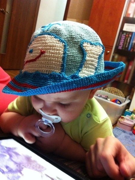 Наша шляпа-панама новая.