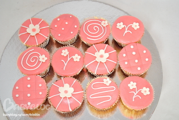 Капкейки бело-розовые