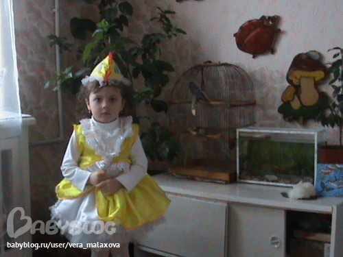 Маленький  желтенький цыплёночек. 