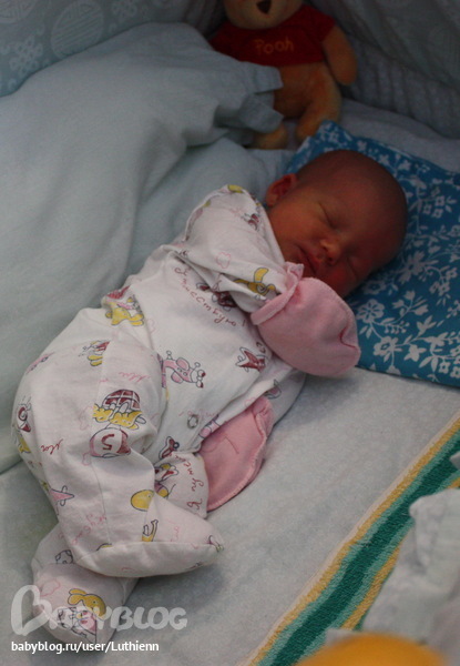 Сегодня моей дочке исполнился 1 год.