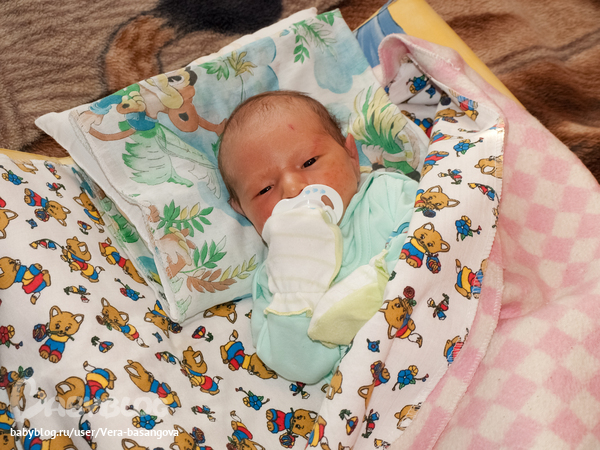 Даже не верится - мой малыш недавно был таким вот малюсиком, а сейчас 2-ух летний пацан обнимае и целует моё пузо в ожидании сестрёнки:)))