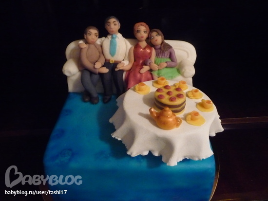 Год семьи торт. Тортик семья. Торт от семьи. Торт главе семьи. Торт для семьи 5 человек.