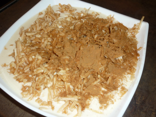 Оладьи на кефире с яблоками и корицей