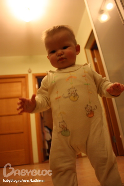 Сегодня моей дочке исполнился 1 год.